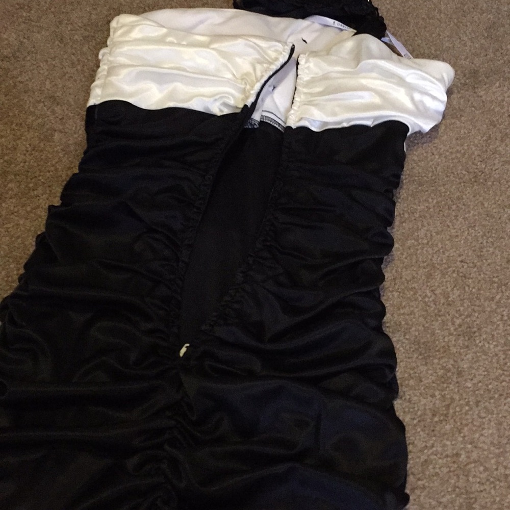 Dress - Picture 3 of 4
